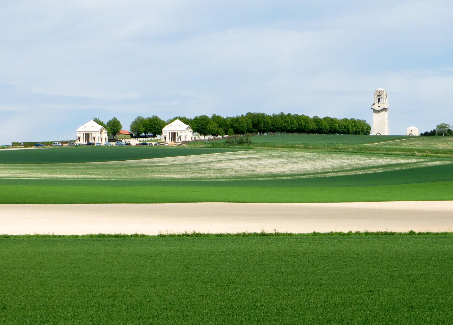 Le mémorial national australien de Villers-Bretonneux, au milieu des champs